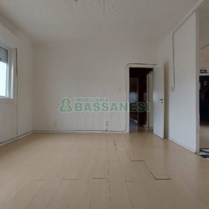 Casa com 200m², 6 dormitórios, 4 vagas, no bairro Centro em Caxias do Sul para Comprar