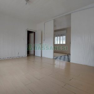 Casa com 200m², 6 dormitórios, 4 vagas, no bairro Centro em Caxias do Sul para Comprar