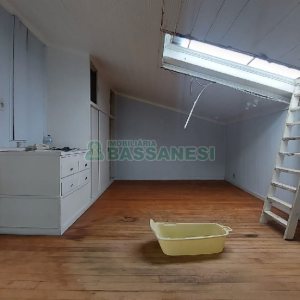Casa com 200m², 6 dormitórios, 4 vagas, no bairro Centro em Caxias do Sul para Comprar