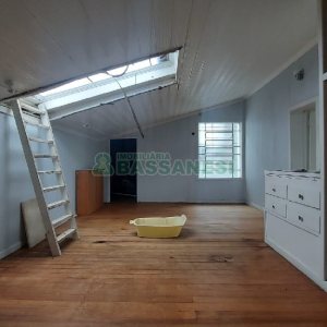 Casa com 200m², 6 dormitórios, 4 vagas, no bairro Centro em Caxias do Sul para Comprar