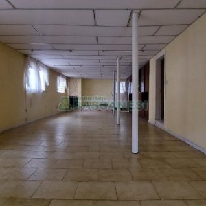 Casa com 200m², 6 dormitórios, 4 vagas, no bairro Centro em Caxias do Sul para Comprar