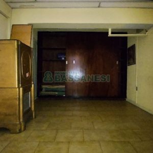 Casa com 200m², 6 dormitórios, 4 vagas, no bairro Centro em Caxias do Sul para Comprar