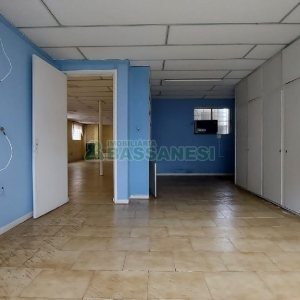 Casa com 200m², 6 dormitórios, 4 vagas, no bairro Centro em Caxias do Sul para Comprar