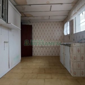 Casa com 200m², 6 dormitórios, 4 vagas, no bairro Centro em Caxias do Sul para Comprar