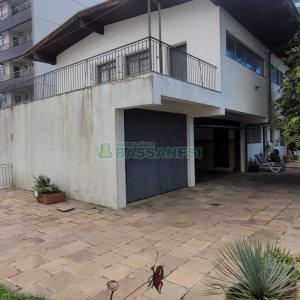 Casa com 1000m², 8 dormitórios, 3 vagas, no bairro Lourdes em Caxias do Sul para Alugar ou Comprar