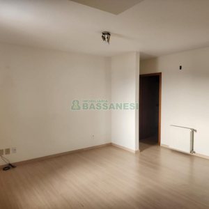 Apartamento com 58m², 1 dormitório, 1 vaga, no bairro Desvio Rizzo em Caxias do Sul para Alugar ou Comprar