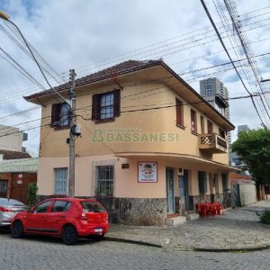 Predio com 300m², 6 dormitórios, no bairro Centro em Caxias do Sul para Comprar