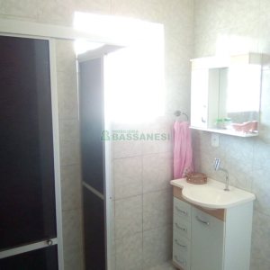 Casa com 180m², 3 dormitórios, 4 vagas, no bairro Bela Vista em Caxias do Sul para Comprar