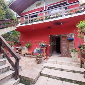 Casa com 152m², 3 dormitórios, 3 vagas, no bairro Kayser em Caxias do Sul para Alugar ou Comprar