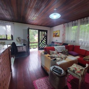 Casa com 152m², 3 dormitórios, 3 vagas, no bairro Kayser em Caxias do Sul para Alugar ou Comprar