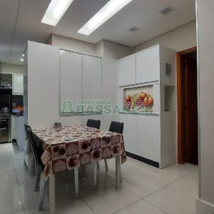 Apartamento com 160m², 3 dormitórios, 2 vagas, no bairro Centro em Caxias do Sul para Comprar