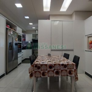 Apartamento com 160m², 3 dormitórios, 2 vagas, no bairro Centro em Caxias do Sul para Comprar