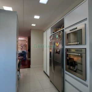 Apartamento com 160m², 3 dormitórios, 2 vagas, no bairro Centro em Caxias do Sul para Comprar