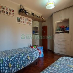 Apartamento com 160m², 3 dormitórios, 2 vagas, no bairro Centro em Caxias do Sul para Comprar
