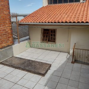 Casa com 136m², 3 dormitórios, 2 vagas, no bairro Cinqüentenário em Caxias do Sul para Comprar