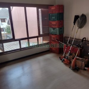 Casa com 136m², 3 dormitórios, 2 vagas, no bairro Cinqüentenário em Caxias do Sul para Comprar