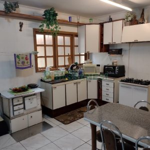 Casa com 136m², 3 dormitórios, 2 vagas, no bairro Cinqüentenário em Caxias do Sul para Comprar