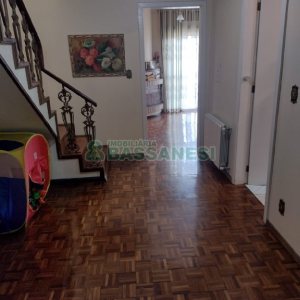 Casa com 136m², 3 dormitórios, 2 vagas, no bairro Cinqüentenário em Caxias do Sul para Comprar