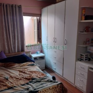 Casa com 136m², 3 dormitórios, 2 vagas, no bairro Cinqüentenário em Caxias do Sul para Comprar