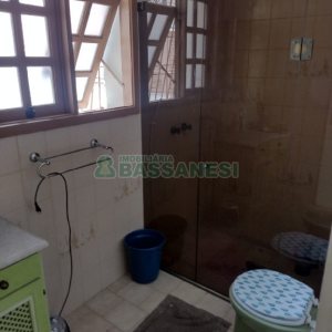 Casa com 136m², 3 dormitórios, 2 vagas, no bairro Cinqüentenário em Caxias do Sul para Comprar