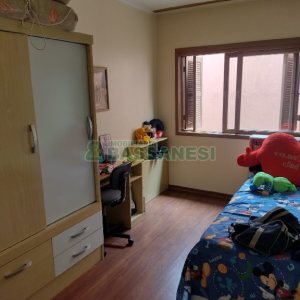 Casa com 136m², 3 dormitórios, 2 vagas, no bairro Cinqüentenário em Caxias do Sul para Comprar