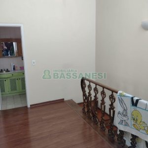 Casa com 136m², 3 dormitórios, 2 vagas, no bairro Cinqüentenário em Caxias do Sul para Comprar