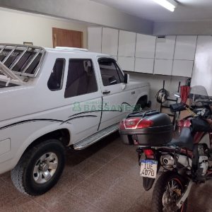 Casa com 136m², 3 dormitórios, 2 vagas, no bairro Cinqüentenário em Caxias do Sul para Comprar