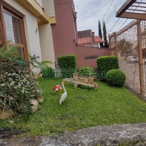 Casa com 136m², 3 dormitórios, 2 vagas, no bairro Cinqüentenário em Caxias do Sul para Comprar