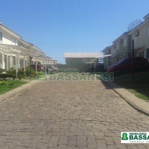 Sobrado com 63m², 2 dormitórios, 1 vaga, no bairro Nossa Senhora do Rosário em Caxias do Sul para Comprar