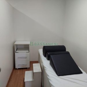 Loja Mobiliada com 77m², no bairro Pioneiro em Caxias do Sul para Alugar