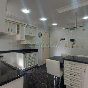 Apto Mobiliado com 187m², 3 dormitórios, 2 vagas, no bairro Lourdes em Caxias do Sul para Comprar