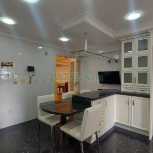 Apto Mobiliado com 187m², 3 dormitórios, 2 vagas, no bairro Lourdes em Caxias do Sul para Comprar