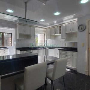 Apto Mobiliado com 187m², 3 dormitórios, 2 vagas, no bairro Lourdes em Caxias do Sul para Comprar