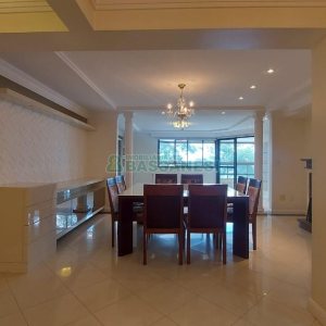 Apto Mobiliado com 187m², 3 dormitórios, 2 vagas, no bairro Lourdes em Caxias do Sul para Comprar