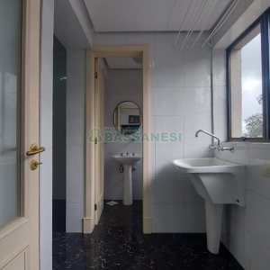 Apto Mobiliado com 187m², 3 dormitórios, 2 vagas, no bairro Lourdes em Caxias do Sul para Comprar