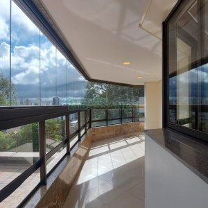 Apto Mobiliado com 187m², 3 dormitórios, 2 vagas, no bairro Lourdes em Caxias do Sul para Comprar