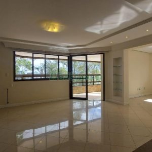 Apto Mobiliado com 187m², 3 dormitórios, 2 vagas, no bairro Lourdes em Caxias do Sul para Comprar