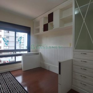 Apto Mobiliado com 187m², 3 dormitórios, 2 vagas, no bairro Lourdes em Caxias do Sul para Comprar
