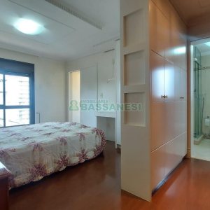 Apto Mobiliado com 187m², 3 dormitórios, 2 vagas, no bairro Lourdes em Caxias do Sul para Comprar