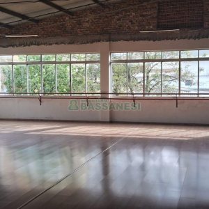 Loja com 540m², no bairro Panazzolo em Caxias do Sul para Alugar