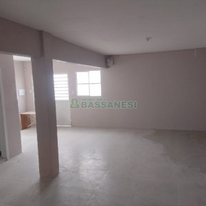 Casa com 300m², 5 dormitórios, 4 vagas, no bairro Nossa Senhora de Fátima em Caxias do Sul para Comprar