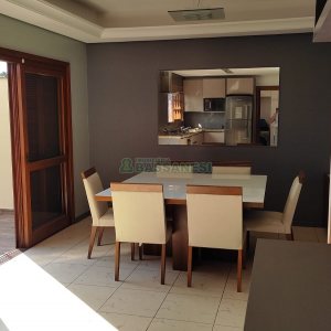 Sobrado com 257m², 4 dormitórios, 3 vagas, no bairro Colina Sorriso em Caxias do Sul para Comprar