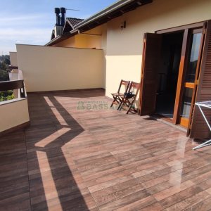 Sobrado com 257m², 4 dormitórios, 3 vagas, no bairro Colina Sorriso em Caxias do Sul para Comprar