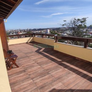 Sobrado com 257m², 4 dormitórios, 3 vagas, no bairro Colina Sorriso em Caxias do Sul para Comprar