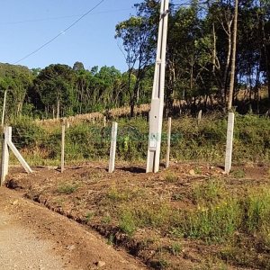 Chácara com 80m², 3 dormitórios, no bairro Pedras Brancas em São Marcos para Comprar