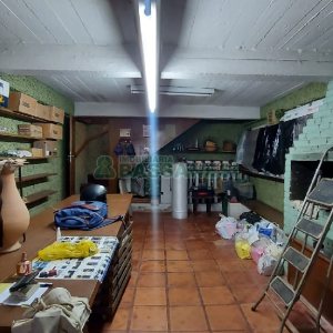 Casa com 200m², 3 dormitórios, 2 vagas, no bairro Panazzolo em Caxias do Sul para Comprar