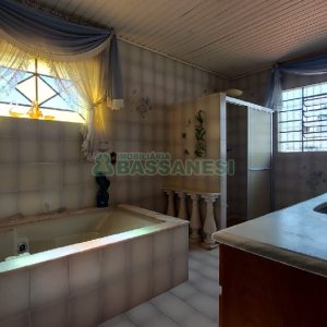 Casa com 200m², 3 dormitórios, 2 vagas, no bairro Panazzolo em Caxias do Sul para Comprar