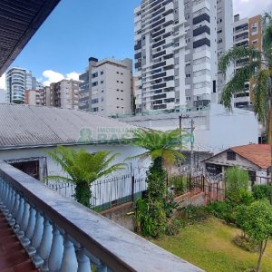 Casa com 200m², 3 dormitórios, 2 vagas, no bairro Panazzolo em Caxias do Sul para Comprar