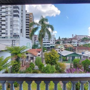 Casa com 200m², 3 dormitórios, 2 vagas, no bairro Panazzolo em Caxias do Sul para Comprar