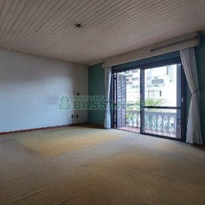 Casa com 200m², 3 dormitórios, 2 vagas, no bairro Panazzolo em Caxias do Sul para Comprar